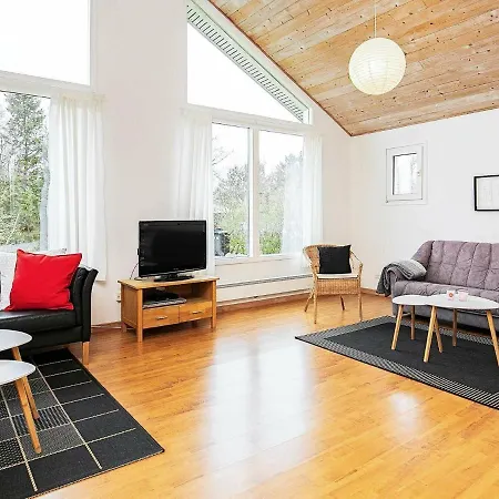 10 Person In Fjerritslev-by Traum