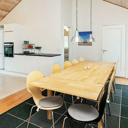 10 Person In Fjerritslev-by Traum